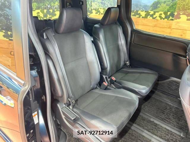 Toyota NOAH HYBRID 2018-12 216896-9