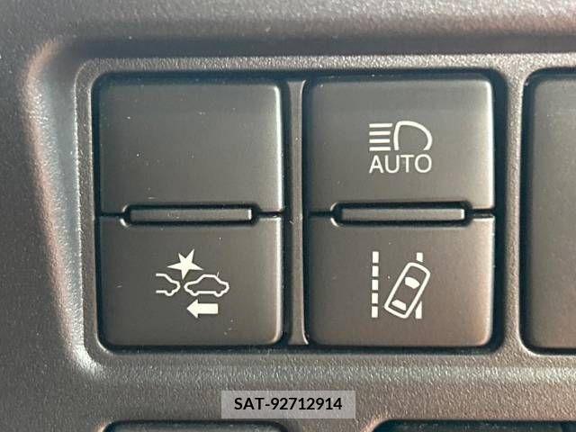 Toyota NOAH HYBRID 2018-12 216896-7