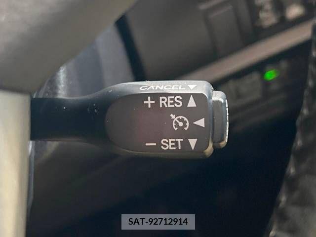 Toyota NOAH HYBRID 2018-12 216896-6
