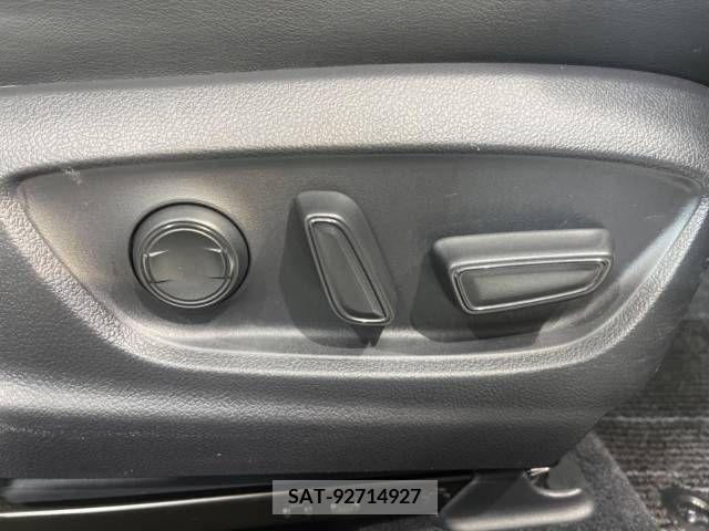 Toyota PRIUS 2019-06 366615-6