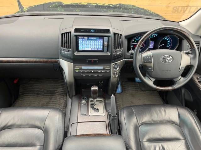 Toyota LAND CRUISER 2011-08 196419-1