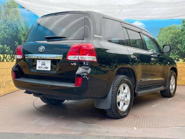 Toyota LAND CRUISER 2011-08 196419-17