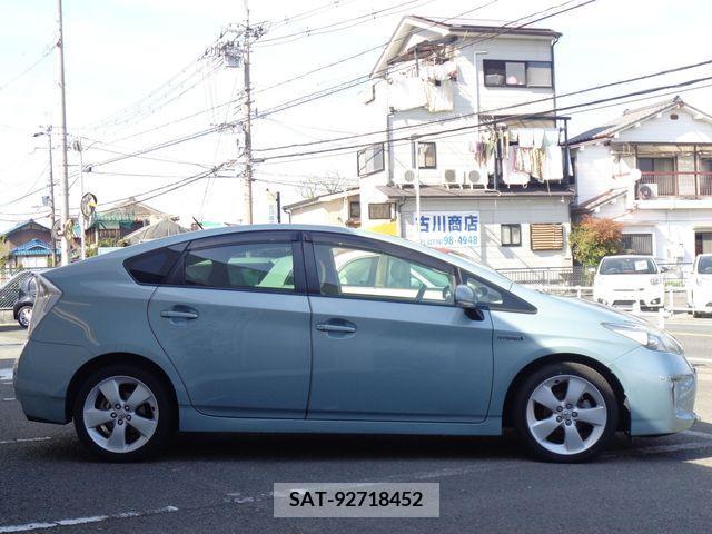 Toyota PRIUS 2012-07 383452-26