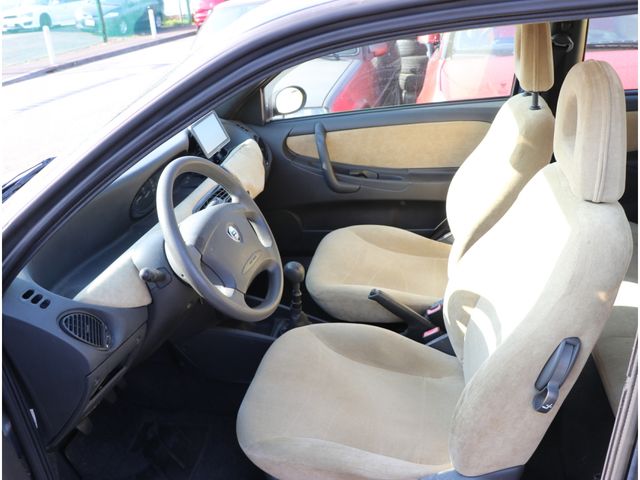 Lancia Ypsilon 2001-07 1577-3