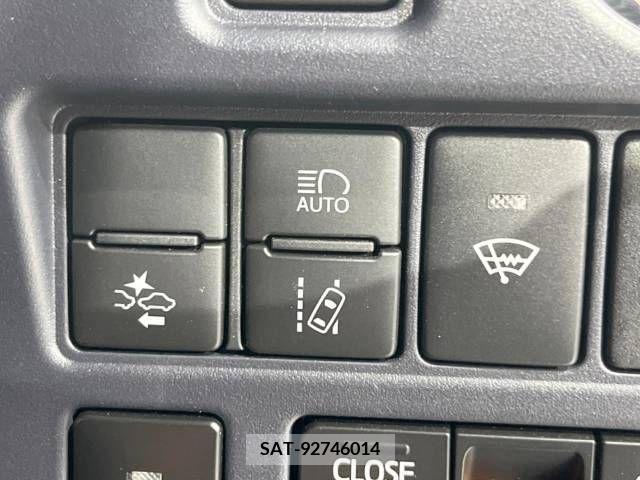Toyota VOXY 2016-11 331519-6