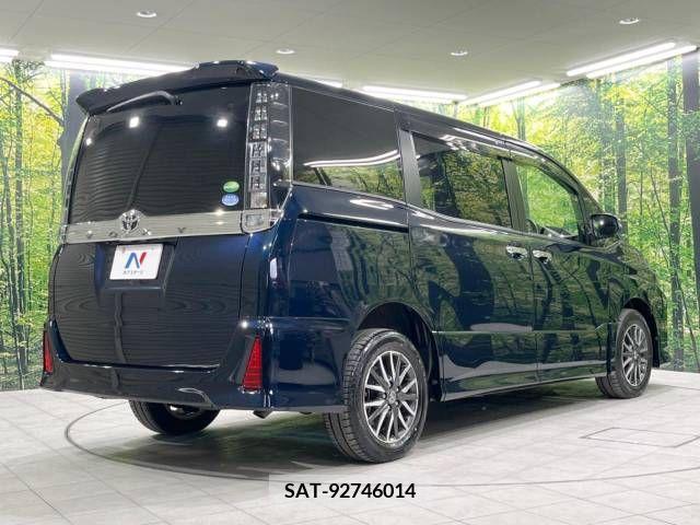 Toyota VOXY 2016-11 331519-18