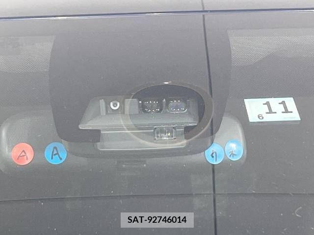 Toyota VOXY 2016-11 331519-3