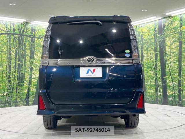 Toyota VOXY 2016-11 331519-16