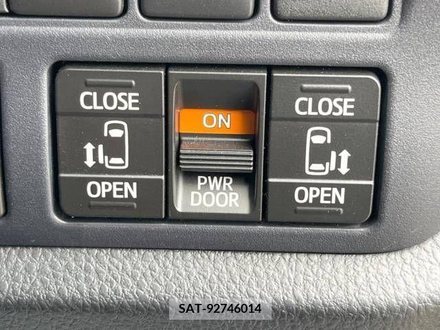 Toyota VOXY 2016-11 331519-2