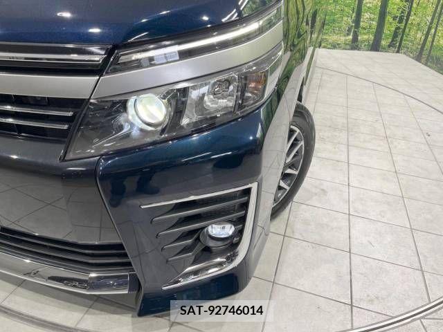 Toyota VOXY 2016-11 331519-13