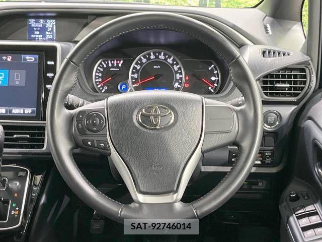 Toyota VOXY 2016-11 331519-12