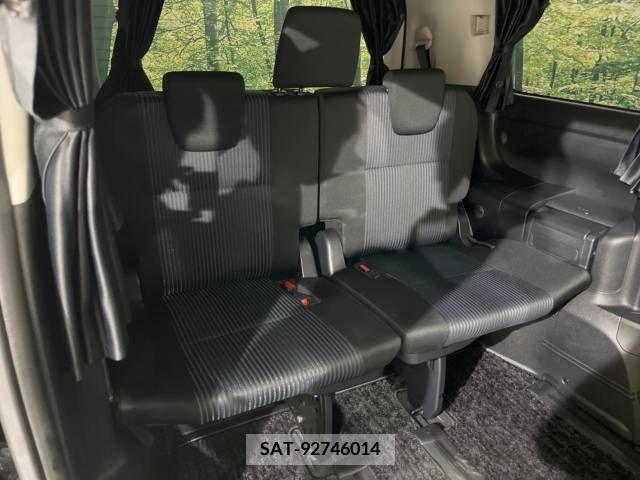 Toyota VOXY 2016-11 331519-10