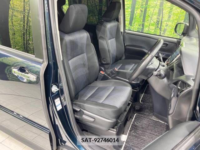 Toyota VOXY 2016-11 331519-8