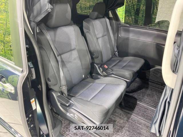 Toyota VOXY 2016-11 331519-9