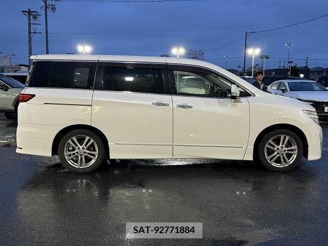 Nissan ELGRAND 2011-06 335308-16