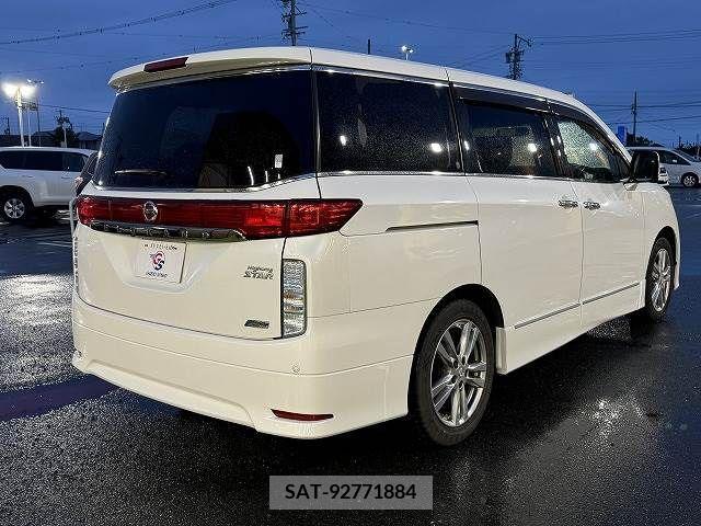 Nissan ELGRAND 2011-06 335308-13