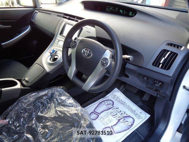 Toyota PRIUS 2013-10 328053-16