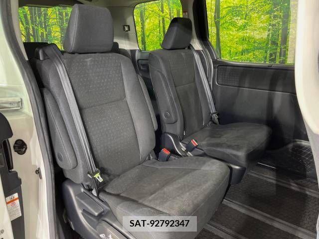 Toyota VOXY 2014-07 216955-8