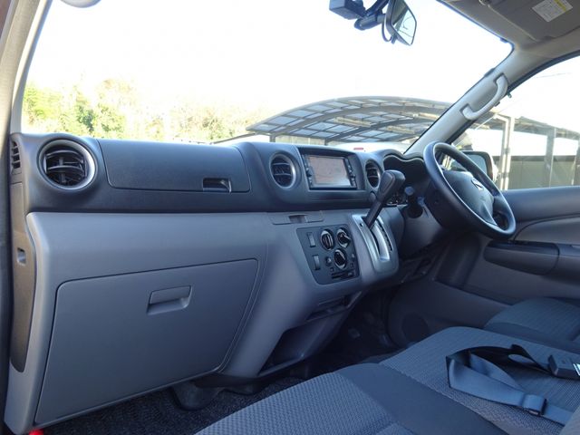 Nissan NV350 Caravan 2019-01 193775-21