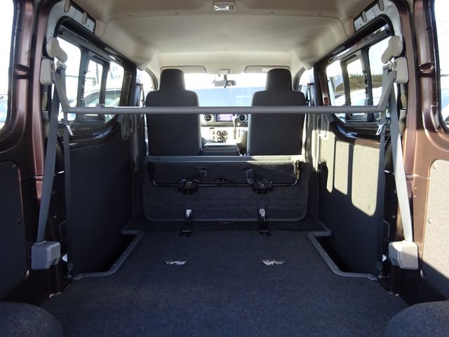 Nissan NV350 Caravan 2019-01 193775-25