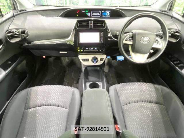 Toyota PRIUS 2017-06 322274-1