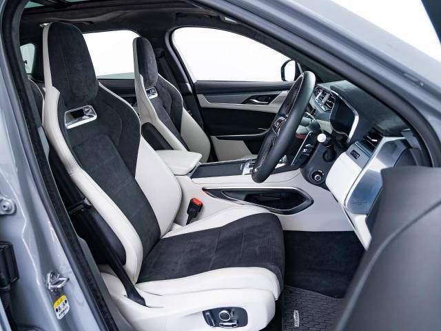 Jaguar F-PACE 2022-03 185395-5