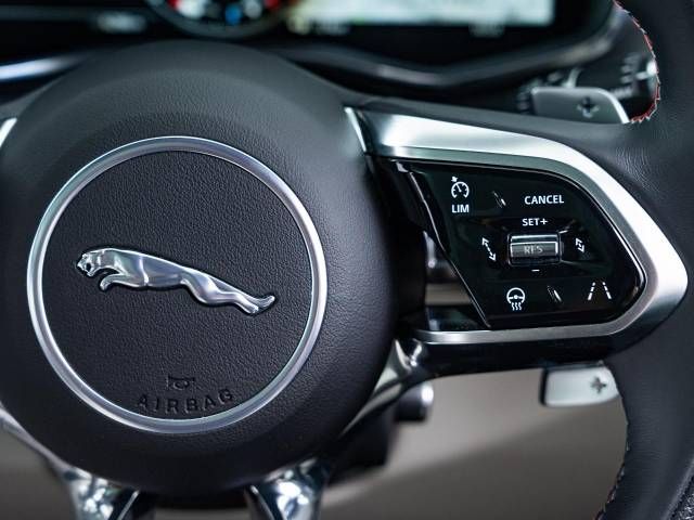 Jaguar F-PACE 2022-03 185395-8