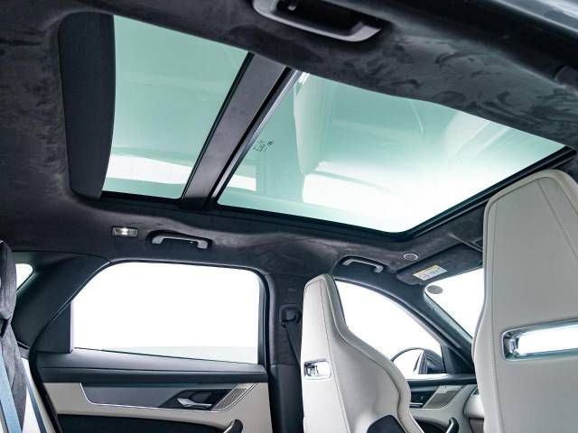 Jaguar F-PACE 2022-03 185395-4