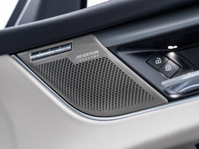 Jaguar F-PACE 2022-03 185395-3