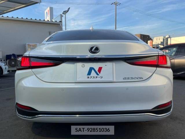 Lexus ES 2022-10 354314-15