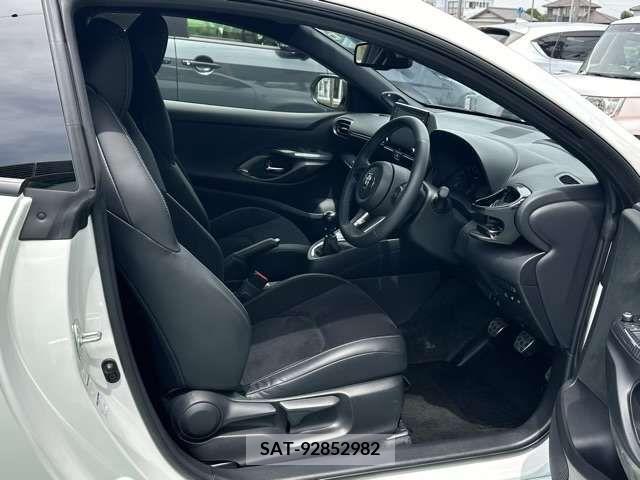 Toyota YARIS 2021-08 341910-14