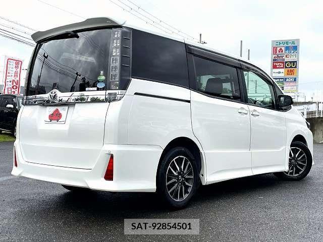 Toyota VOXY 2014-10 321398-2