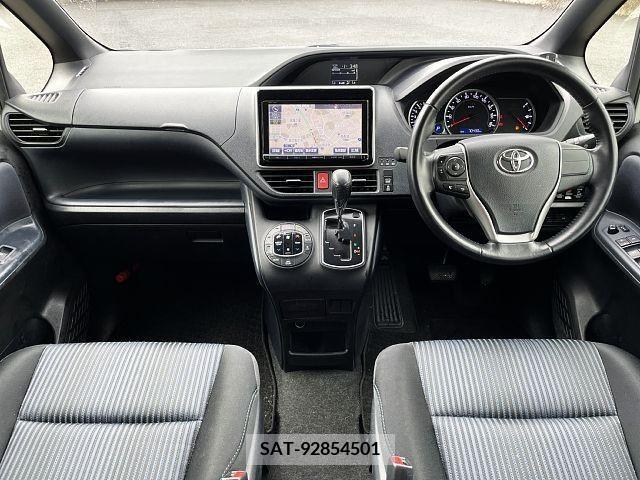 Toyota VOXY 2014-10 321398-1