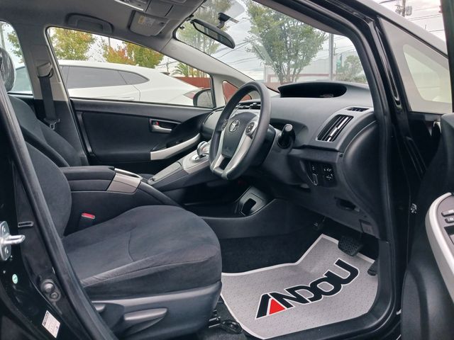 Toyota PRIUS 2014-05 10265-9