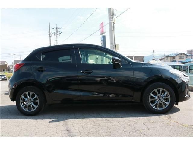 Mazda DEMIO 2017-12 5921-26