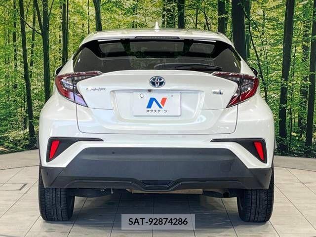 Toyota C-HR 2017-10 266954-15