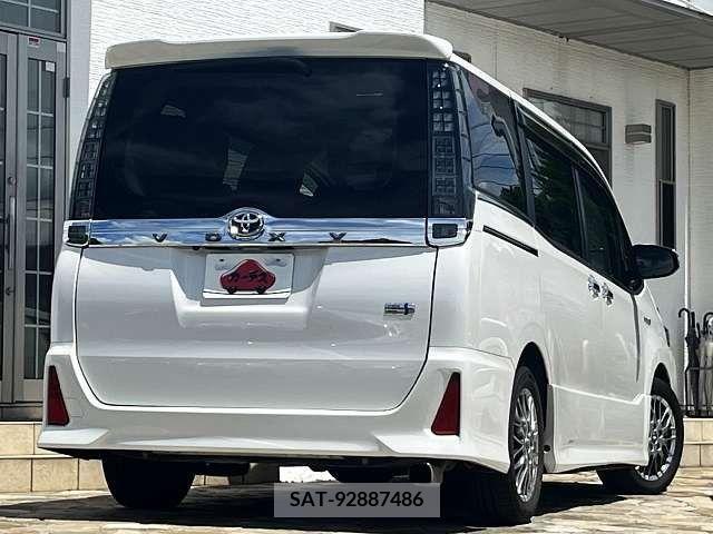 Toyota VOXY HYBRID 2016-08 346697-2