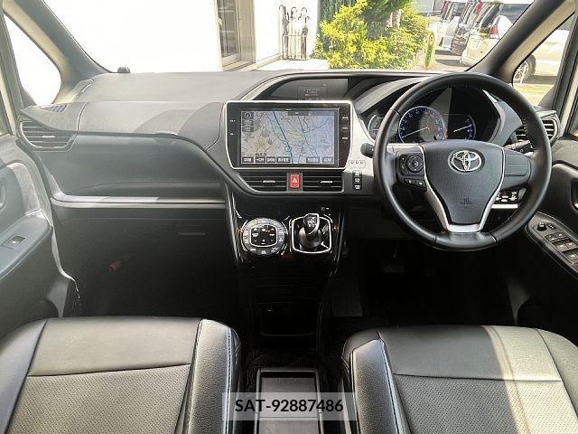 Toyota VOXY HYBRID 2016-08 346697-1
