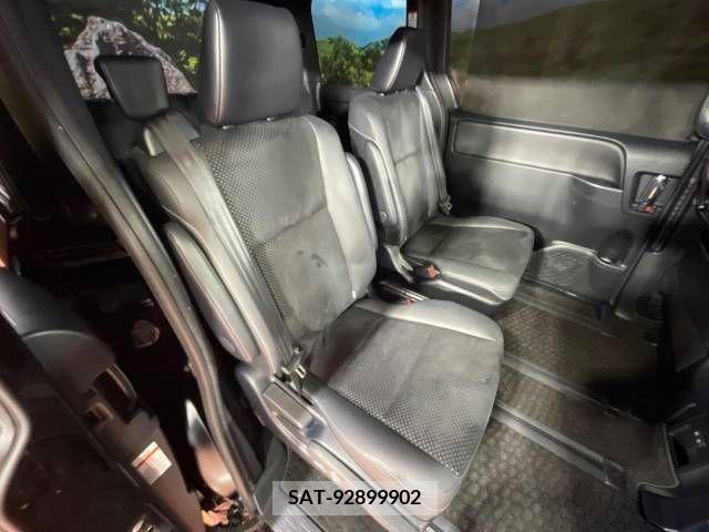 Toyota VOXY HYBRID 2021-06 322895-9