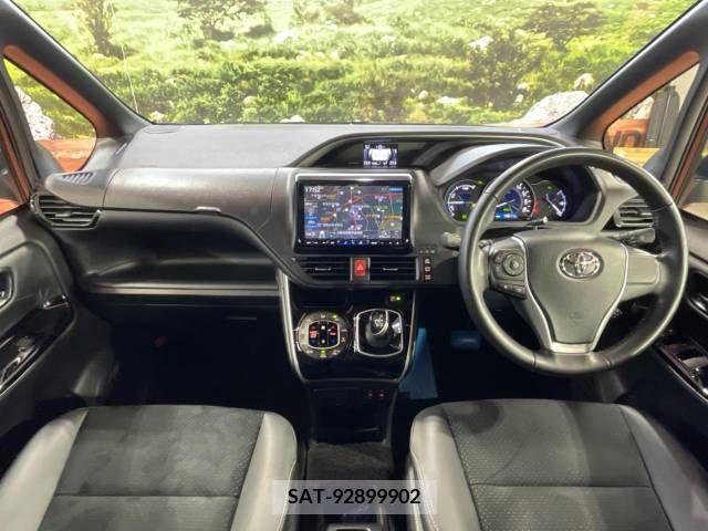 Toyota VOXY HYBRID 2021-06 322895-1