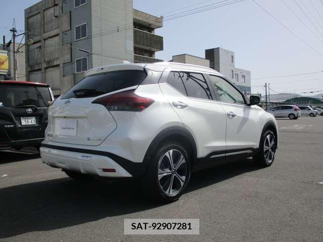 Nissan KICKS 2022-11 274071-1