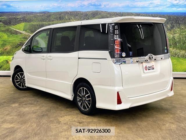 Toyota VOXY 2014-11 370447-18