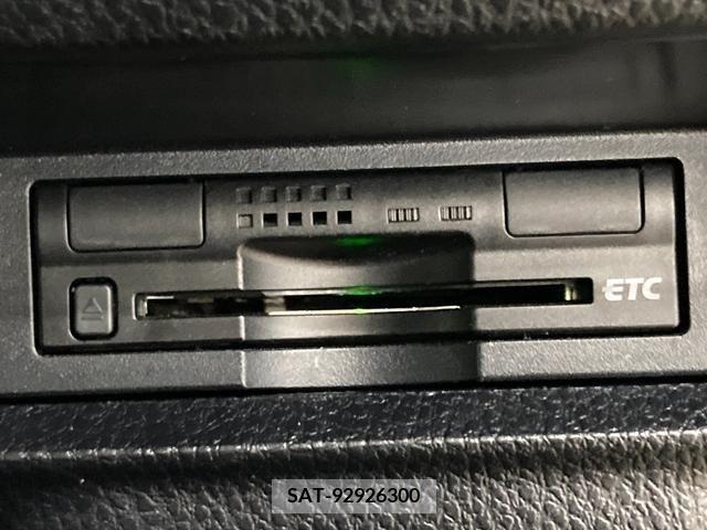 Toyota VOXY 2014-11 370447-6