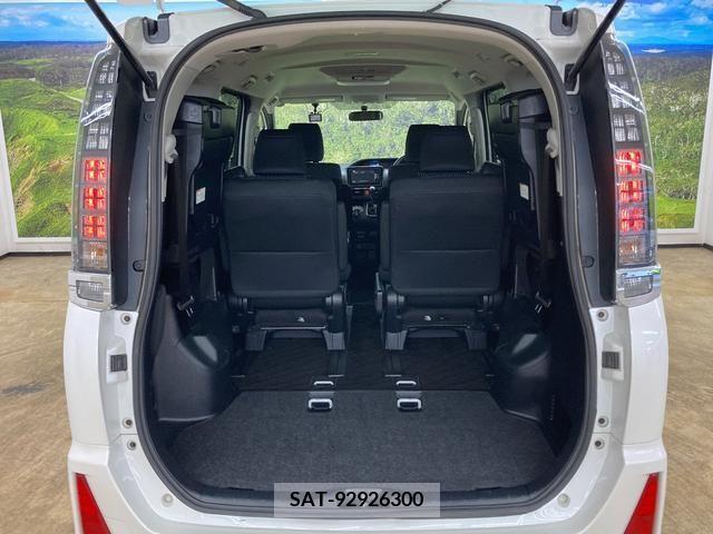 Toyota VOXY 2014-11 370447-12