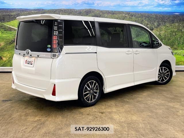Toyota VOXY 2014-11 370447-17