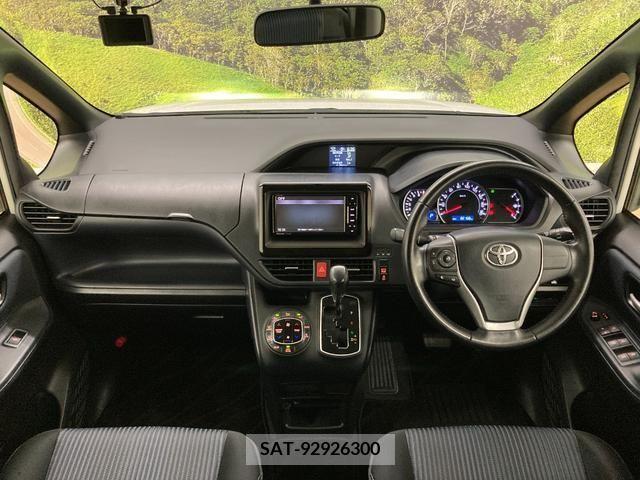 Toyota VOXY 2014-11 370447-1