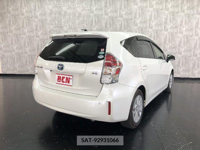 Toyota PRIUS ALPHA 2017-10 322185-2