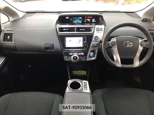 Toyota PRIUS ALPHA 2017-10 322185-1