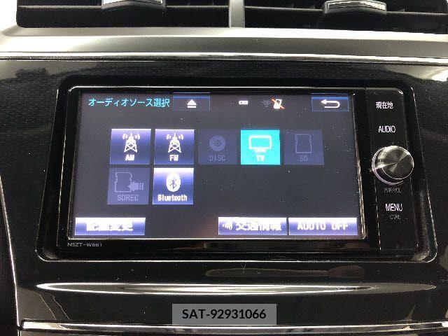 Toyota PRIUS ALPHA 2017-10 322185-10