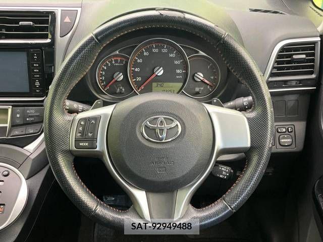 Toyota RACTIS 2013-05 313639-11